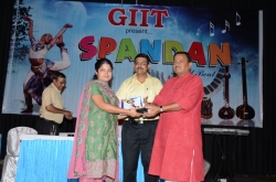 2nd Topper in (MCA-3) Award to Dilraj Kaur by Mr. Dineshanand Goswami with Mr. Om Prakash, Director GIIT